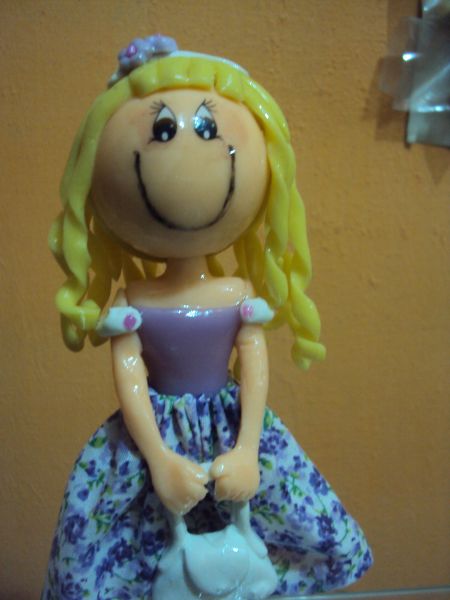 Boneca magrela de biscuit