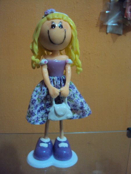 Boneca magrela de biscuit